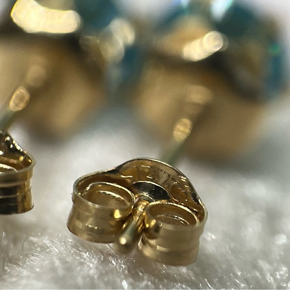 14k Gold Blue Cubic Zirconia Stud Earrings 5.25mm - Picture 6 of 7